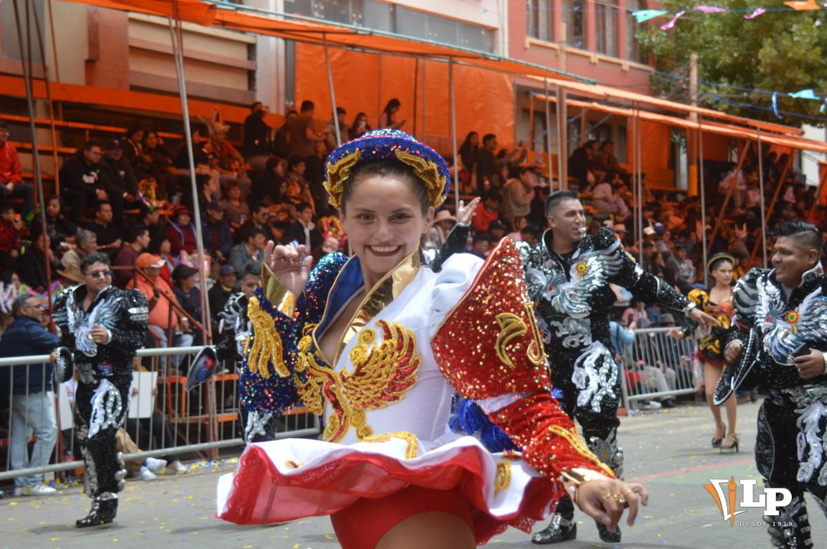 danzarines de los Caporales Centralistas de Oruro