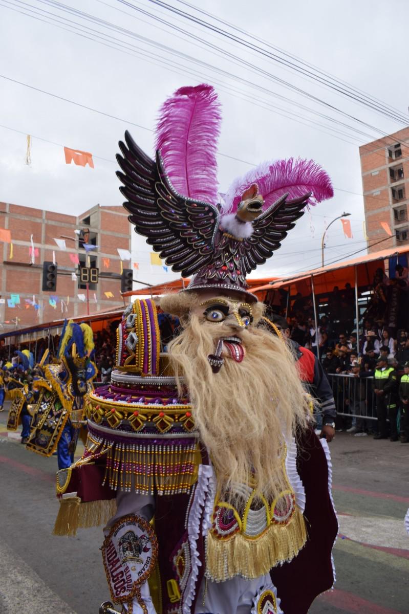 danzarines de la Central Cocanis