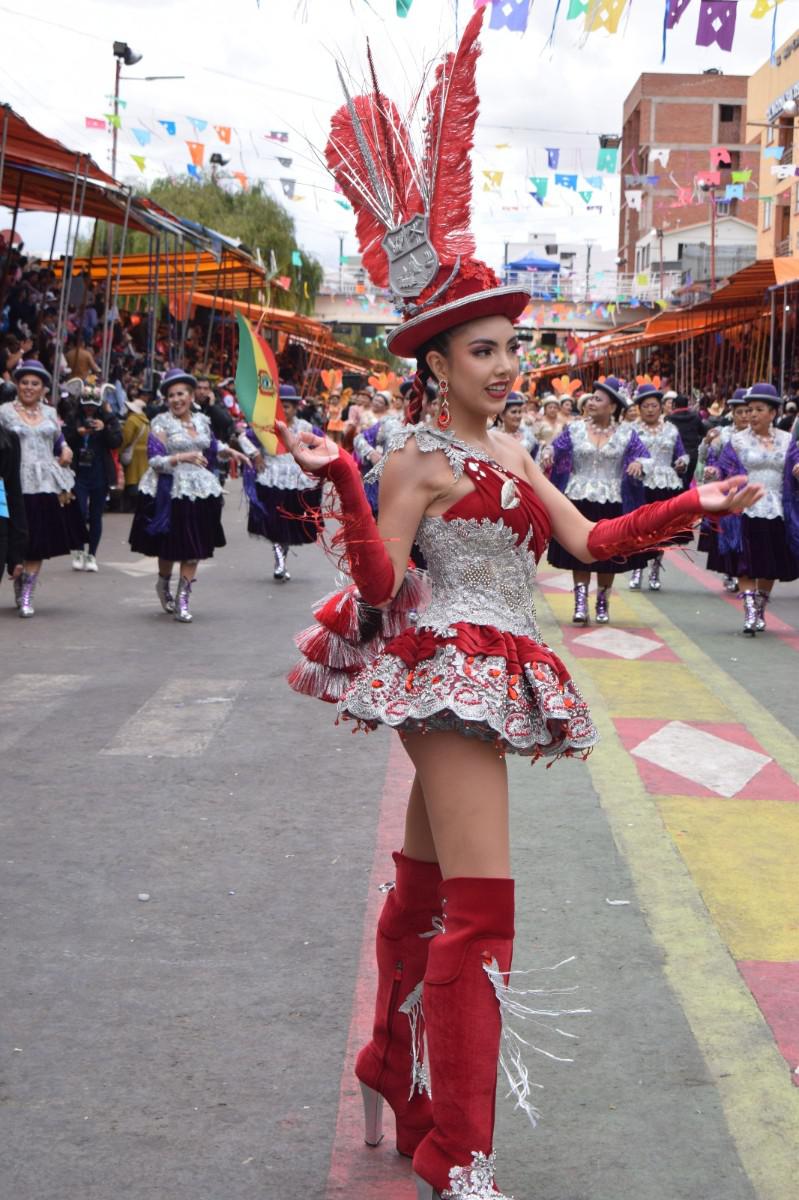 danzarines de la Central Cocanis