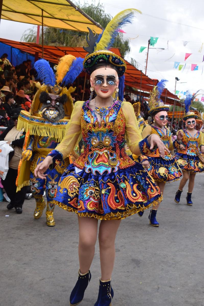 danzarines de la Central Cocanis