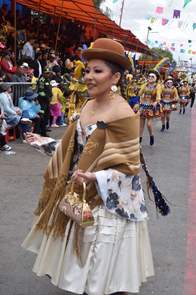 danzarines de la Central Cocanis