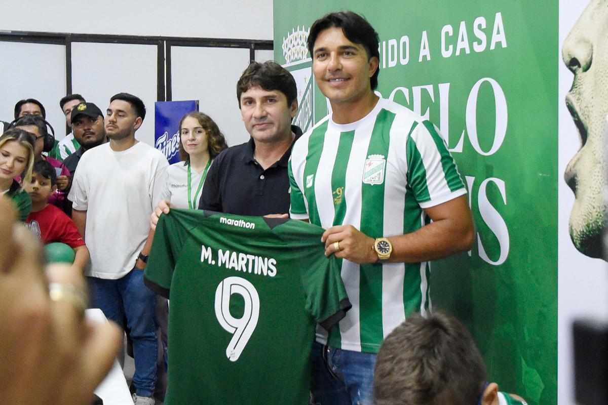 Ronald Raldes presidente de Oriente Petrolero fue el encargado de presentar a Marcelo Martins