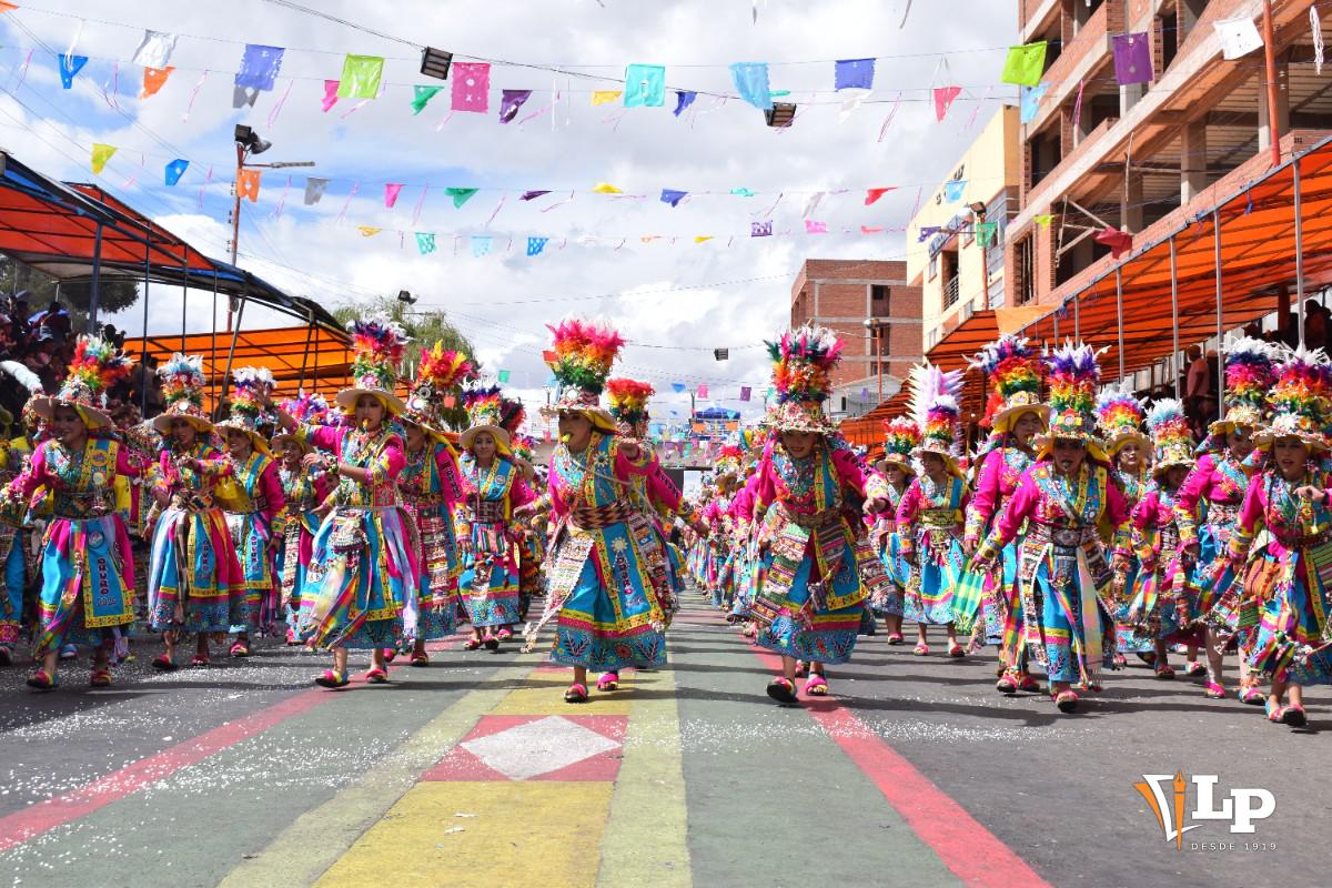 danzarines de los tinkus Tolkas