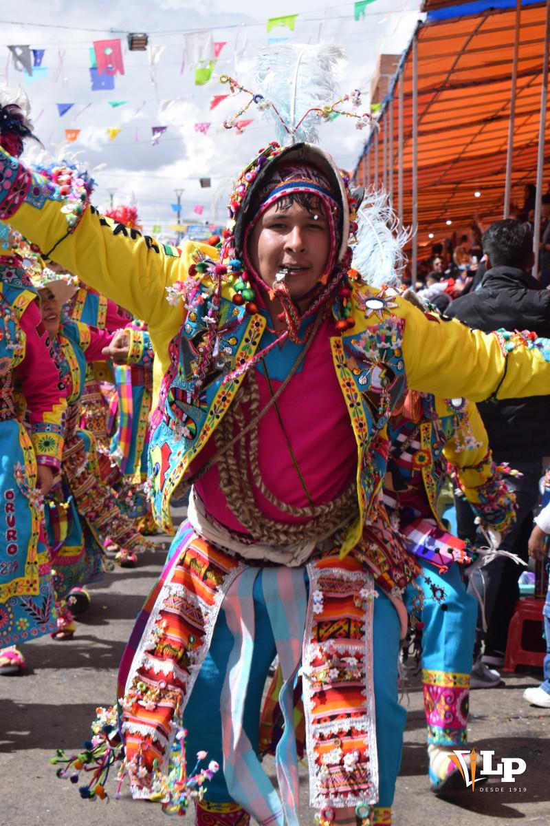 danzarines de los tinkus Tolkas