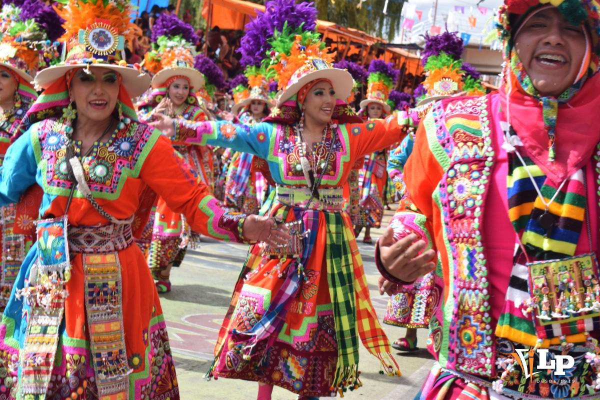 danzarines de los tinkus Tolkas