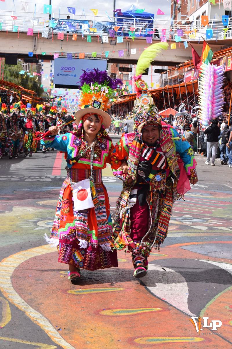 danzarines de los tinkus Tolkas
