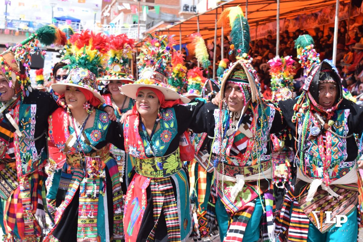 danzarines de los tinkus Tolkas