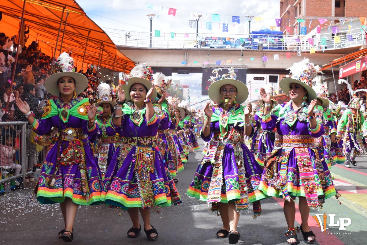 danzarines de los tinkus Tolkas