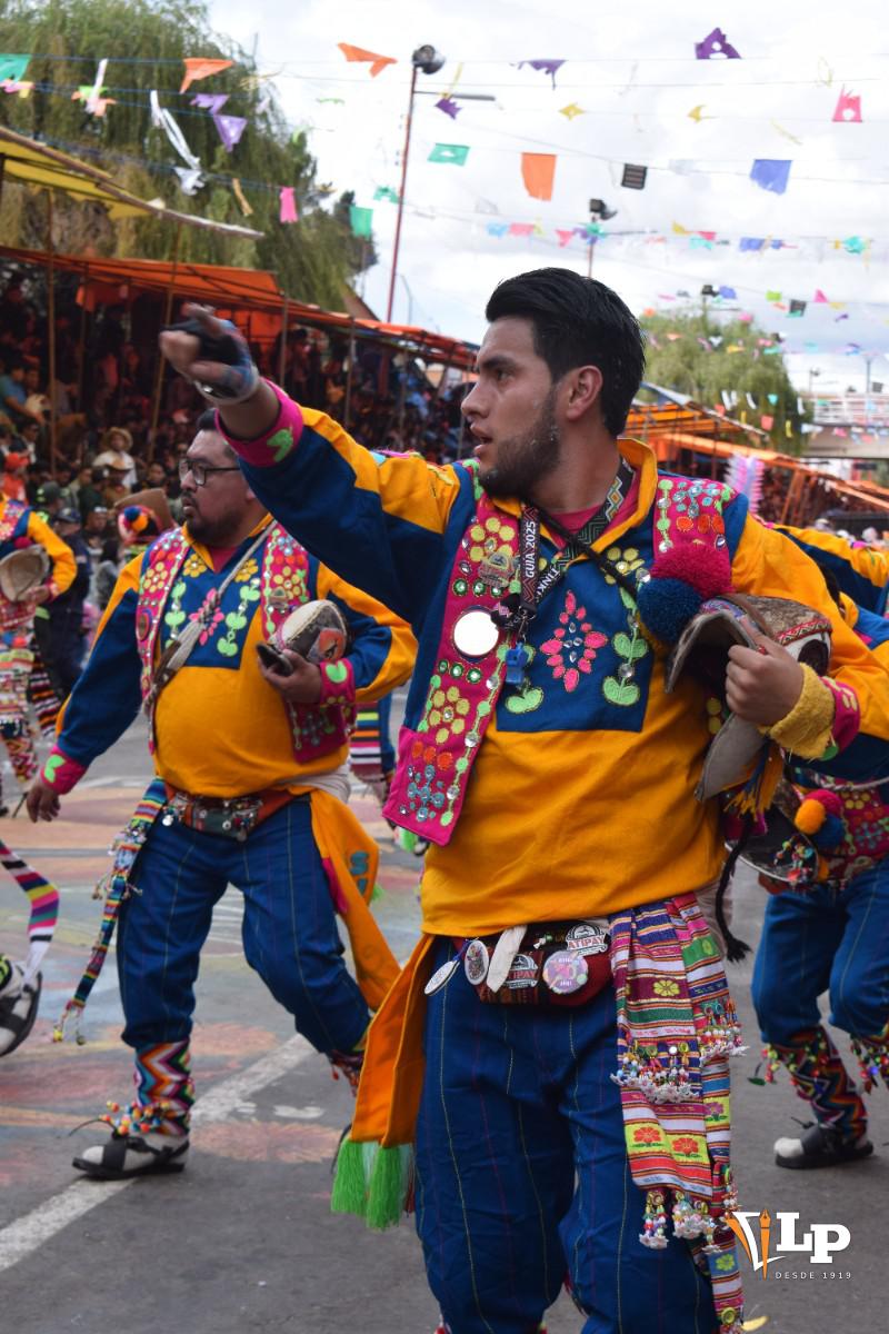 danzarines de los tinkus Tolkas
