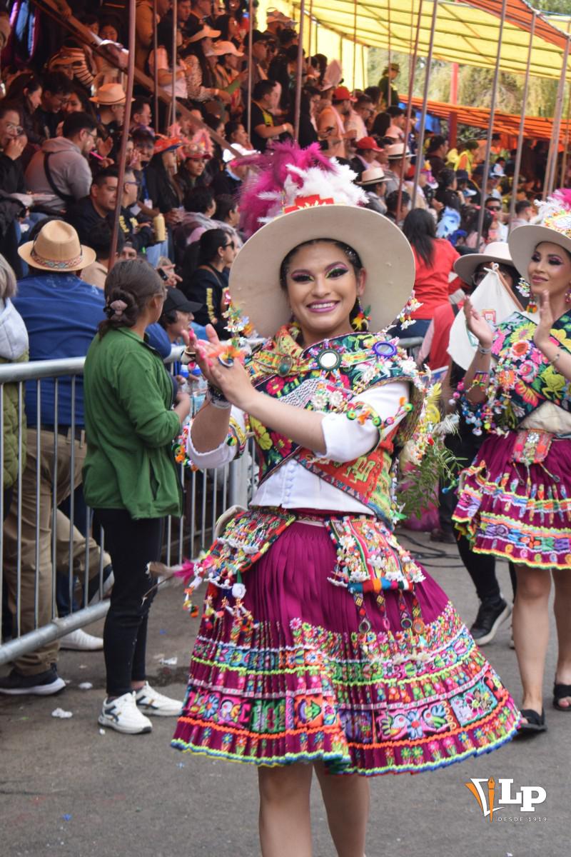 danzarines de los tinkus Tolkas