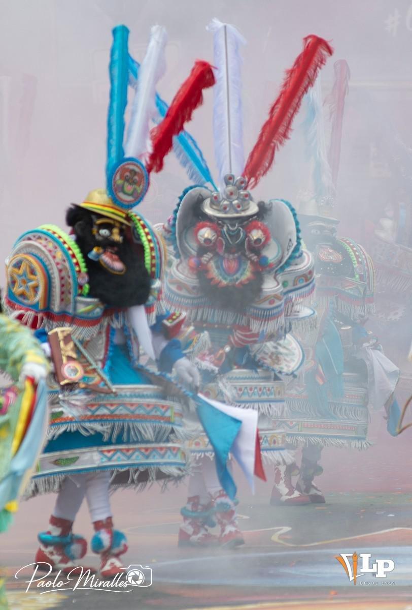 Morenos bailando en el carnaval