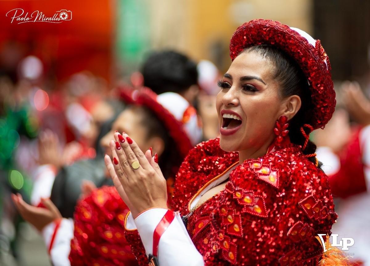 mujer de la danza del caporal