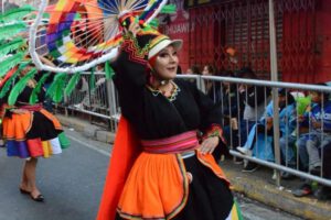 Mujer que derrocha alegria