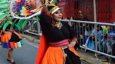 Mujer que derrocha alegria