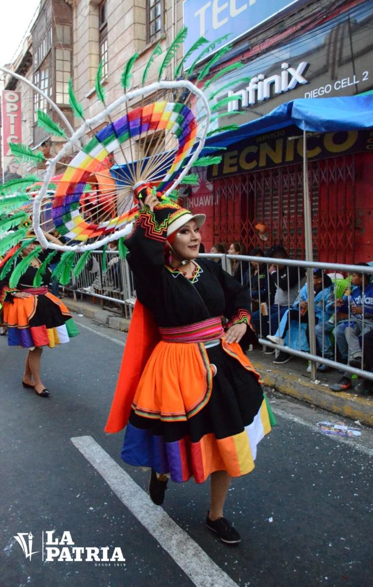 Mujer que derrocha alegria