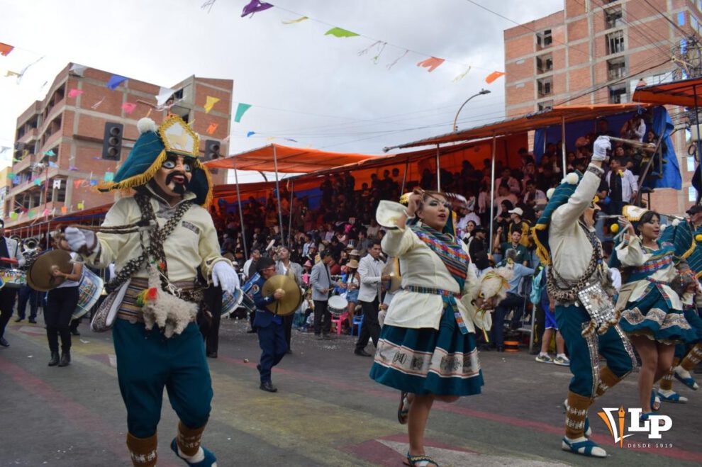 La LLamerada reflejo del altiplano Boliviano