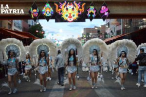 grupo de jovenes hermosas