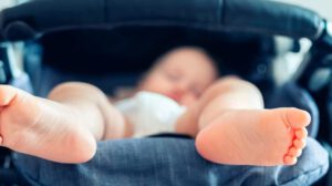 Bebé de un año es dejado en plena comparsa en Sucre