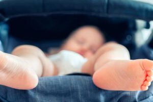 Bebé de un año es dejado en plena comparsa en Sucre