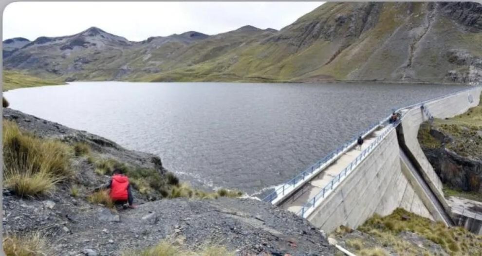 La represa de Incachaca cerca de la cumbre