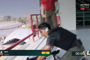 Efectivo de la Policía Boliviana demuestra su destreza