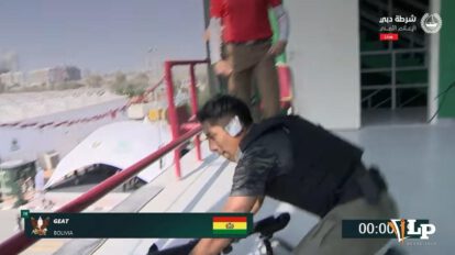 Efectivo de la Policía Boliviana demuestra su destreza