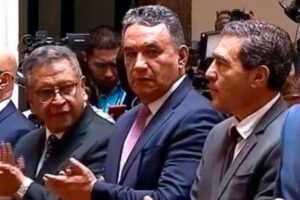 El ministro de Defensa, Raúl Salinas, mencionó que las barcazas adquiridas terminaron rematadas en China