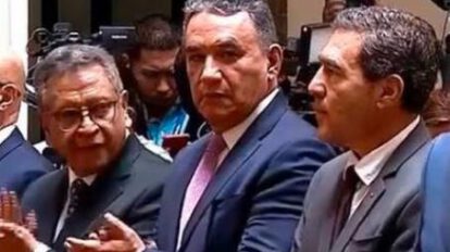 El ministro de Defensa, Raúl Salinas, mencionó que las barcazas adquiridas terminaron rematadas en China