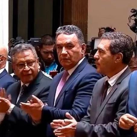 El ministro de Defensa, Raúl Salinas, mencionó que las barcazas adquiridas terminaron rematadas en China