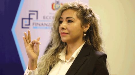 La expresidente de la Aduana Nacional, Karina Serrudo