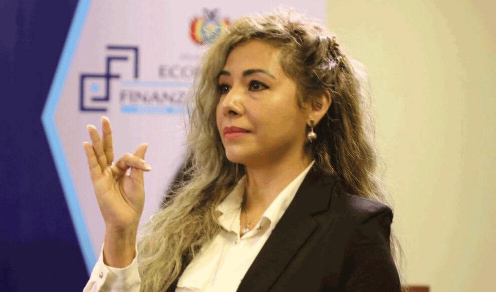 La expresidente de la Aduana Nacional, Karina Serrudo