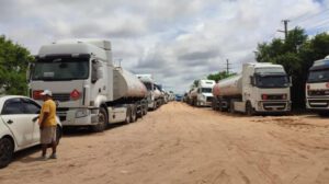 cisternas y una persona