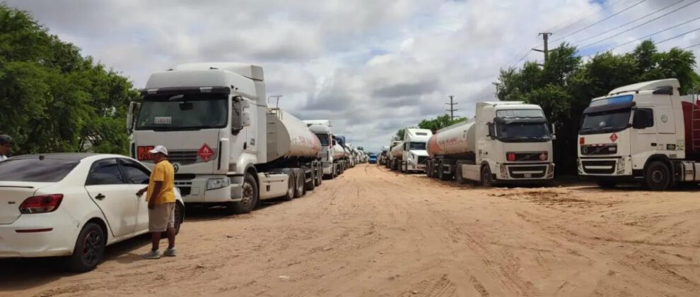 cisternas y una persona