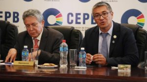 Giovanni Ortuño, presidente de la CEPB, junto al Ministro de Economía y Finanzas Públicas, José Gabriel Espinoza