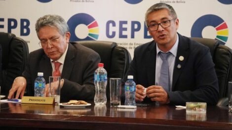 Giovanni Ortuño, presidente de la CEPB, junto al Ministro de Economía y Finanzas Públicas, José Gabriel Espinoza