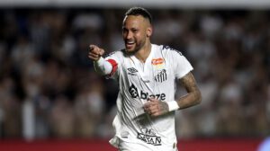 Neymar juega en el Santos de Brasil por segundo año consecutivo