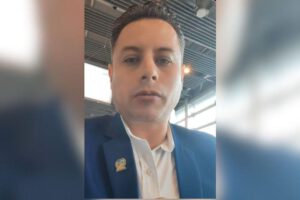 El vicepresidente  dijo que continuará defendiendo la institucionalidad.