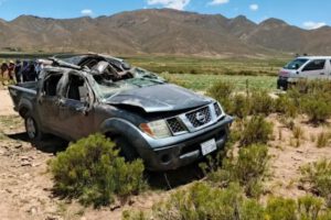 El vehículo tipo camioneta protagonizó un aparatoso vuelco de tonel
