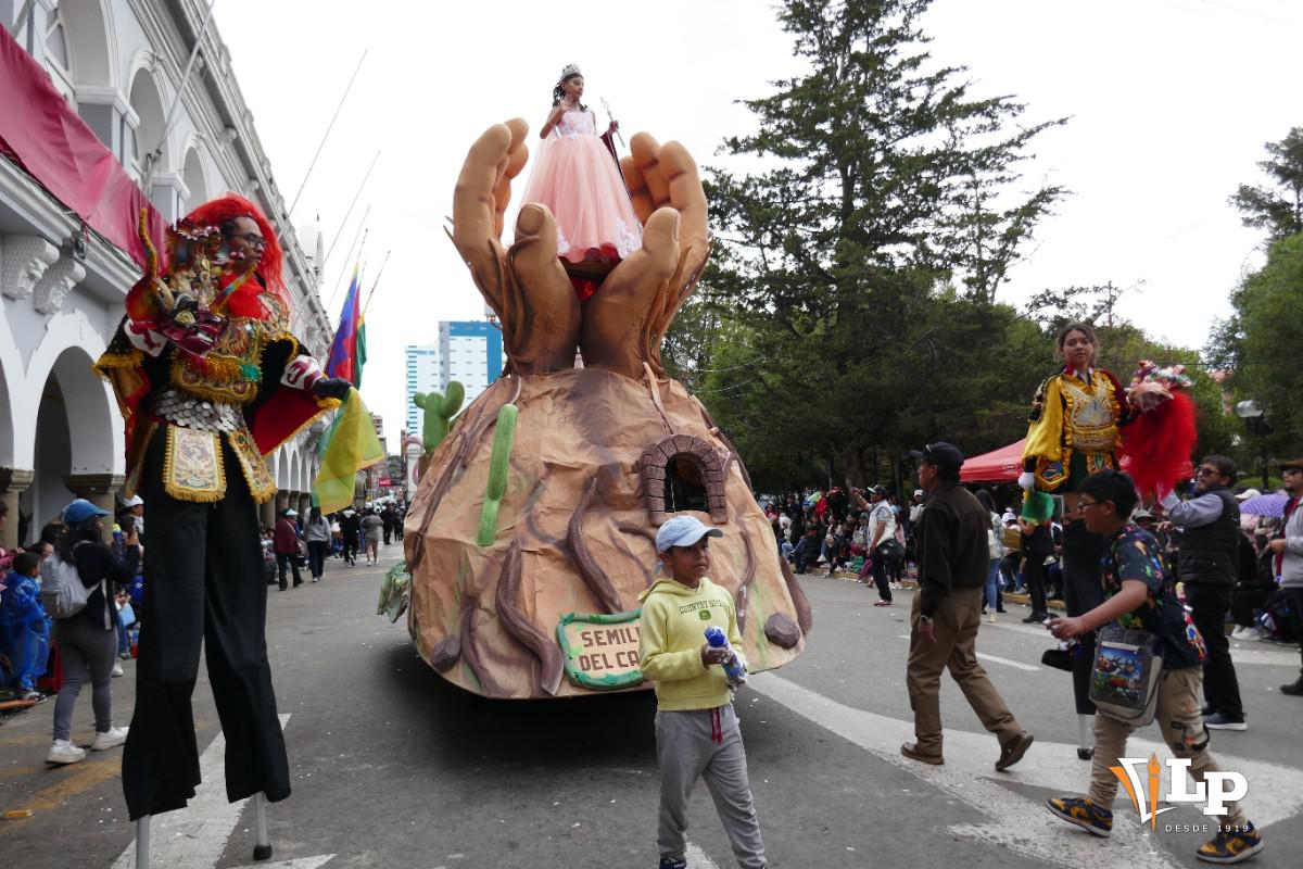 Niños en el Corso Infantil 2026 de Oruro