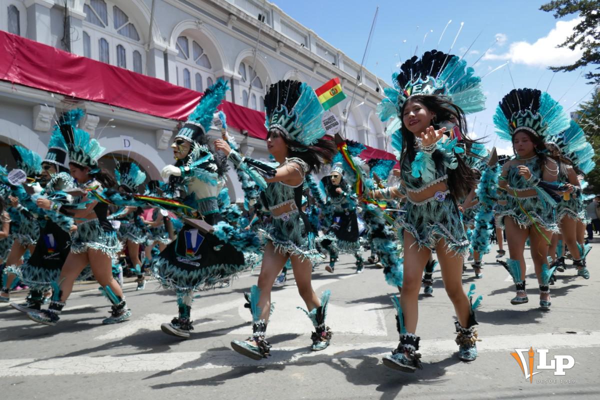 Niños en el Corso Infantil 2026 de Oruro