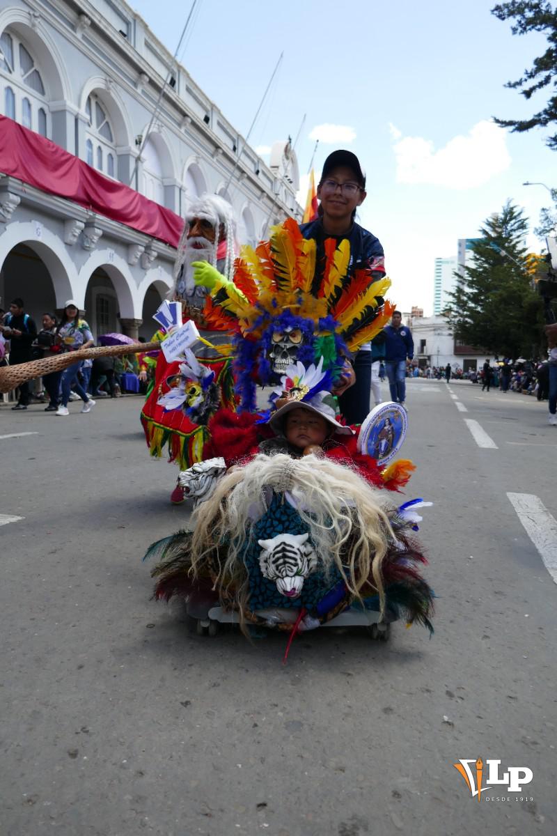 Niños en el Corso Infantil 2026 de Oruro