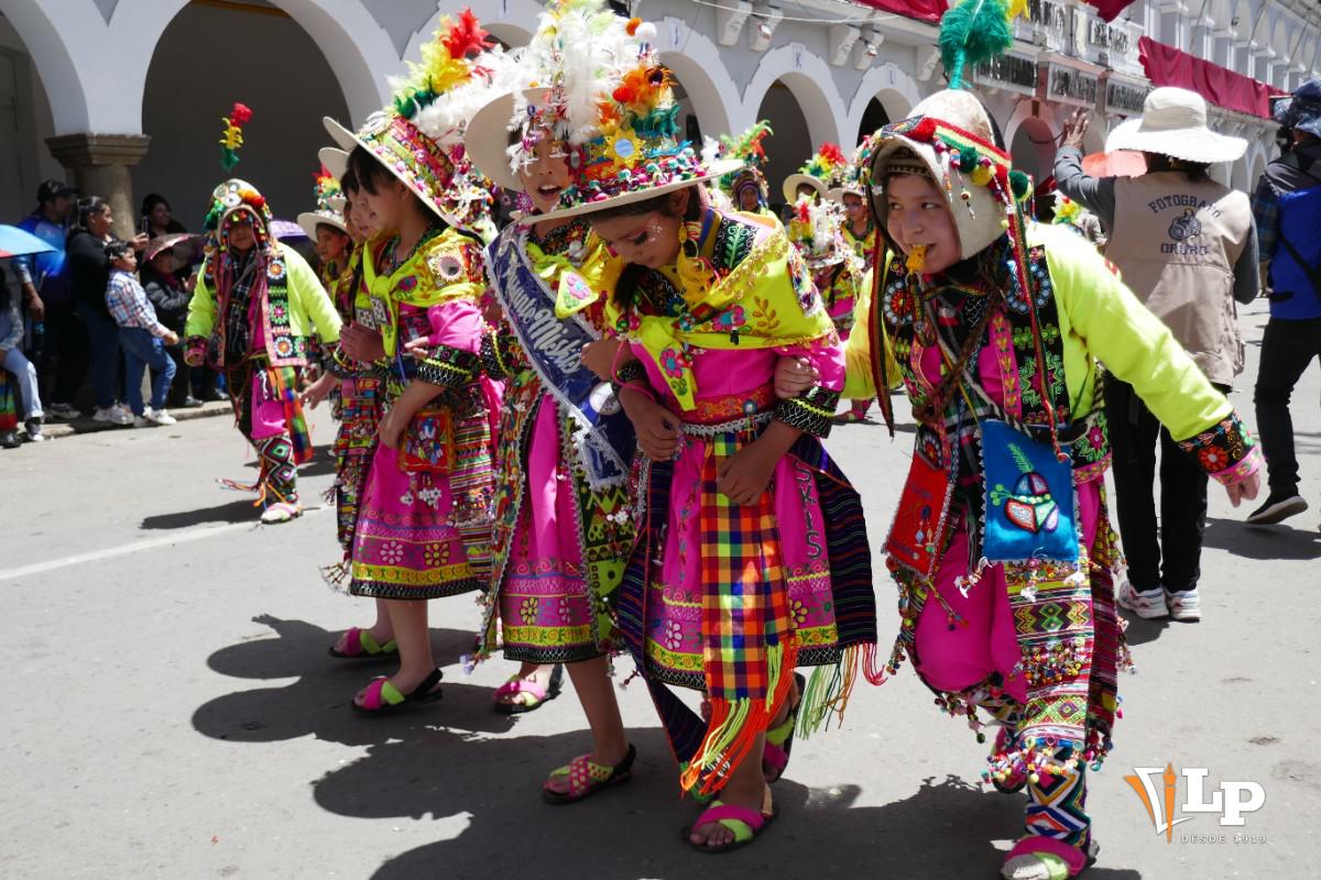 Niños en el Corso Infantil 2026 de Oruro