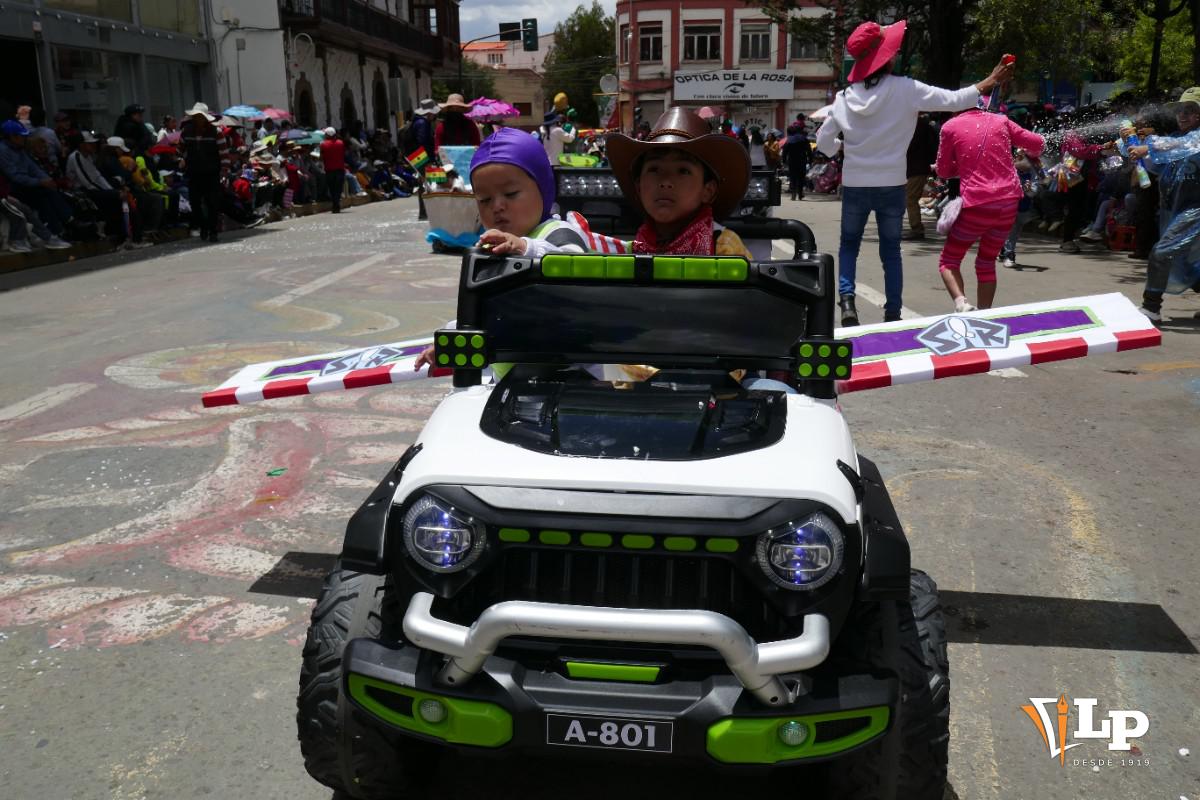 Niños en el Corso Infantil 2026 de Oruro