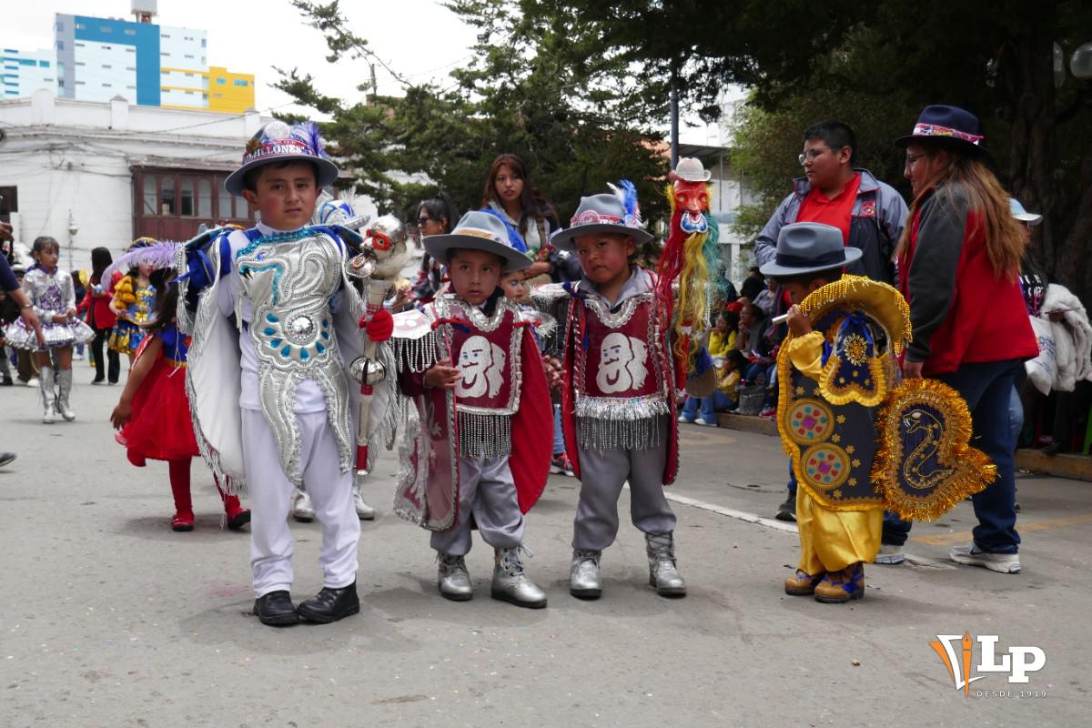 Niños en el Corso Infantil 2026 de Oruro