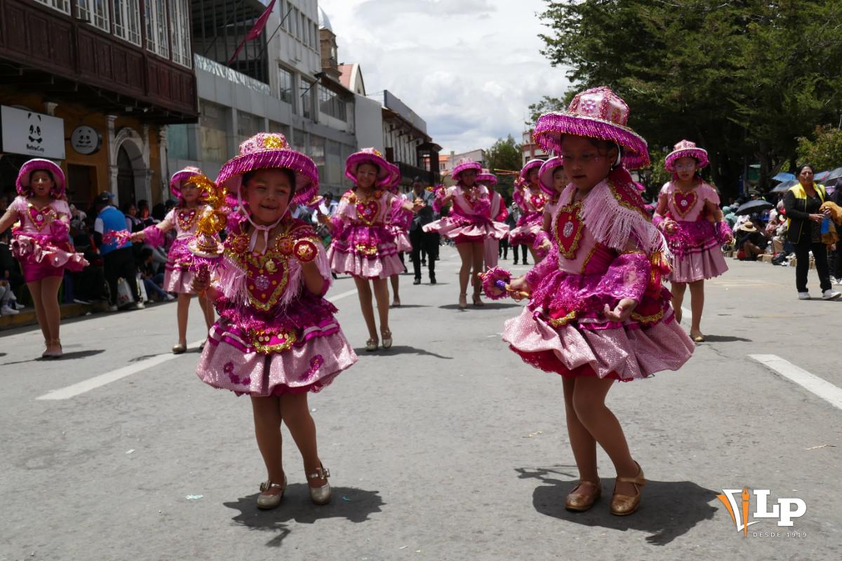 Niños en el Corso Infantil 2026 de Oruro