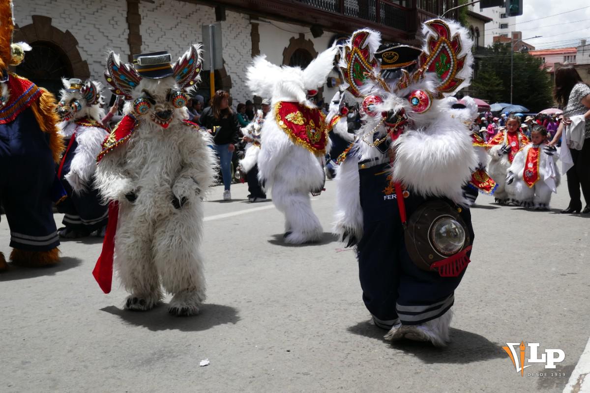 Niños en el Corso Infantil 2026 de Oruro