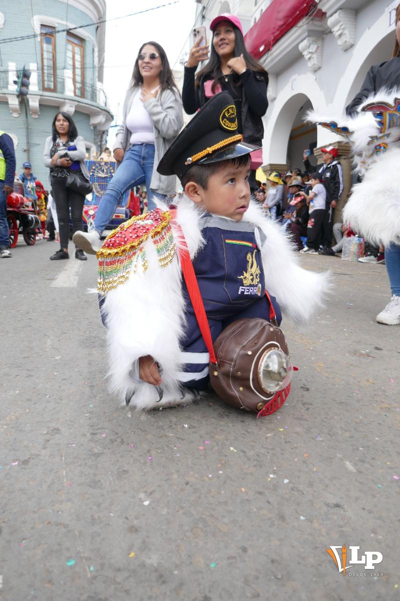 Niños en el Corso Infantil 2026 de Oruro