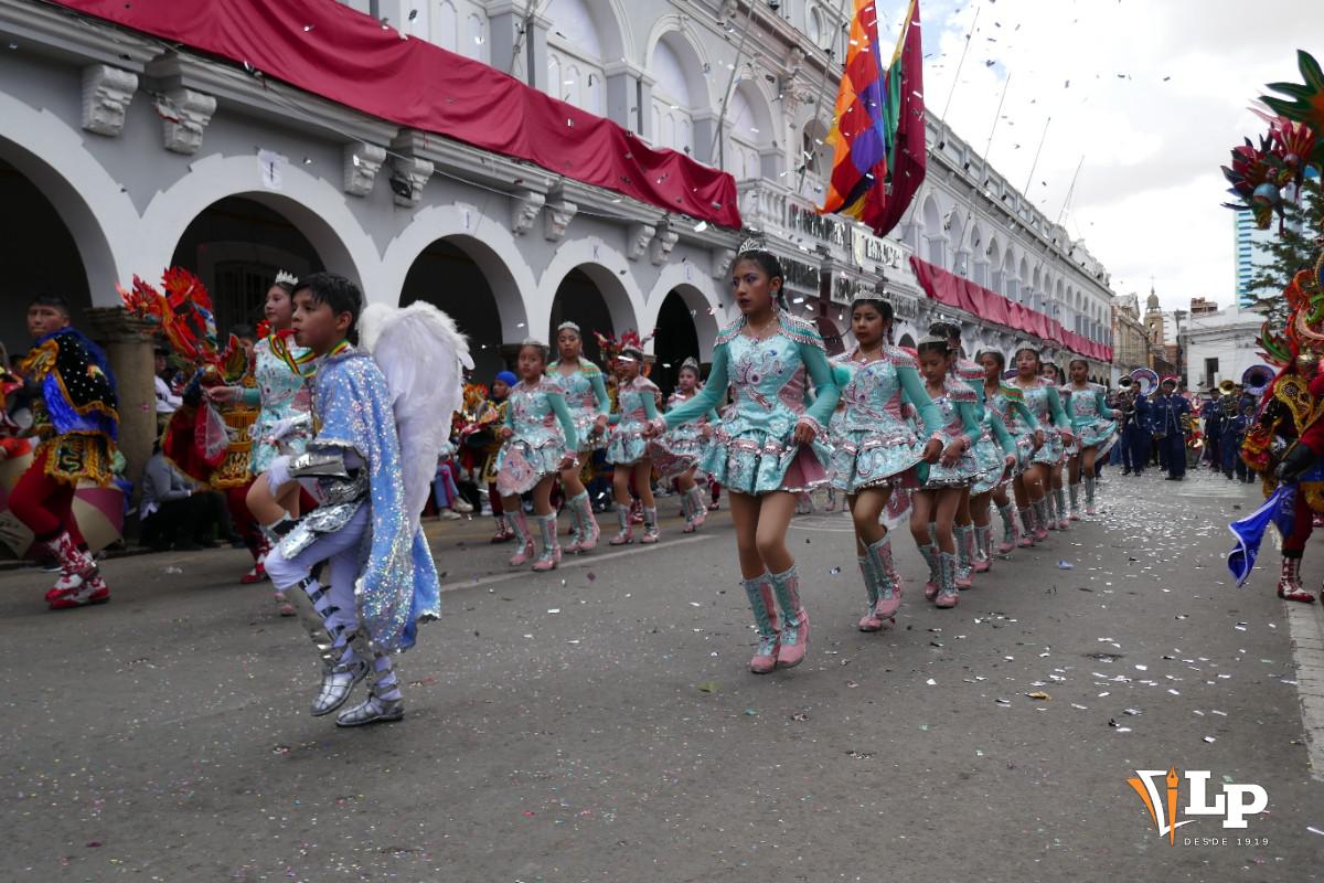 Niños en el Corso Infantil 2026 de Oruro