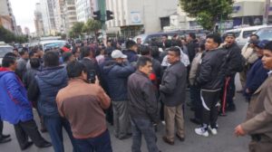 Reunión con autoridades del Gobierno, los choferes del Transporte Libre de La Paz levantaron su protesta