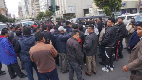 Reunión con autoridades del Gobierno, los choferes del Transporte Libre de La Paz levantaron su protesta